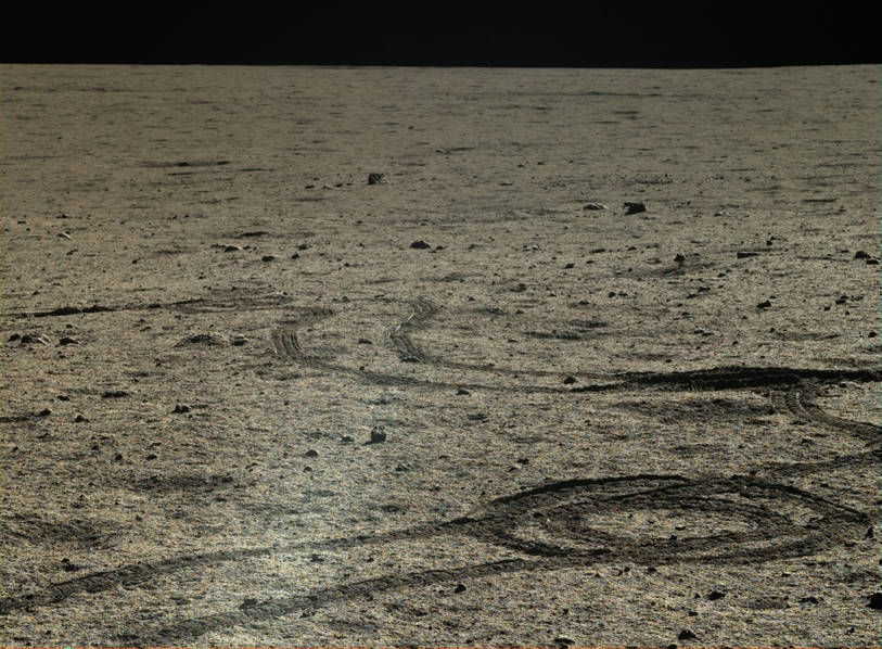 Впервые опубликованы цветные фотографии Луны с китайского зонда «Чанъэ»