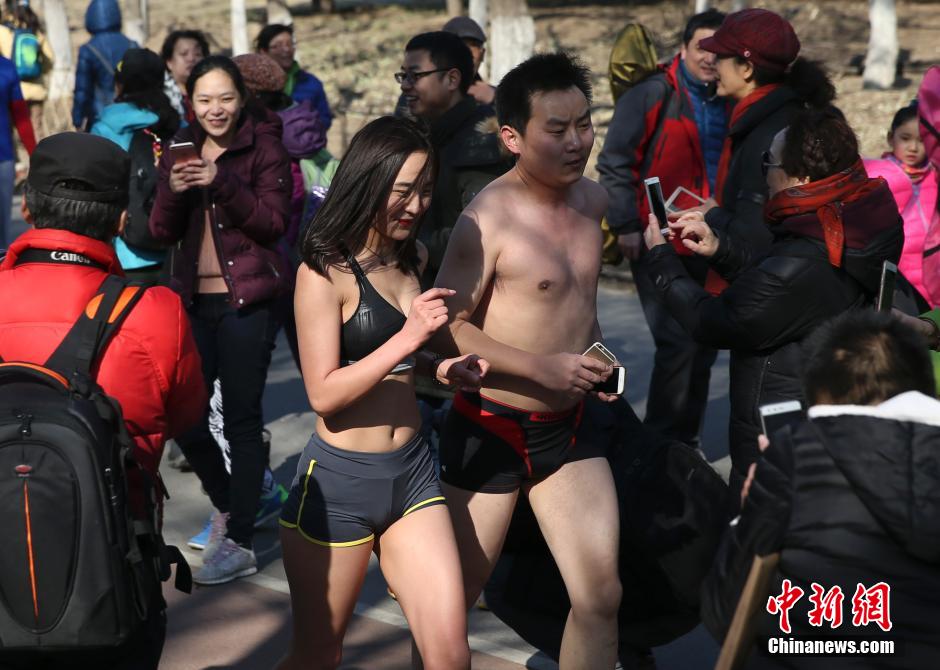 В Пекине прошел “Марафон голых свиней" 