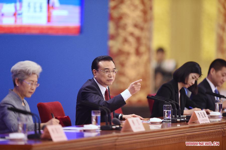 Китайскую экономику не ожидает "жесткая посадка" -- Ли Кэцян
