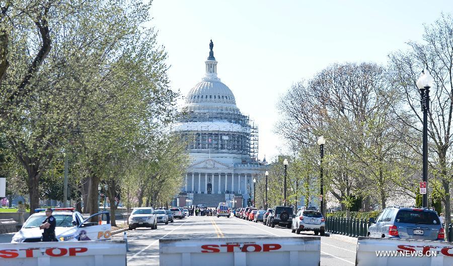 В центре для посетителей Конгресса США задержан вооруженный пистолетом мужчина