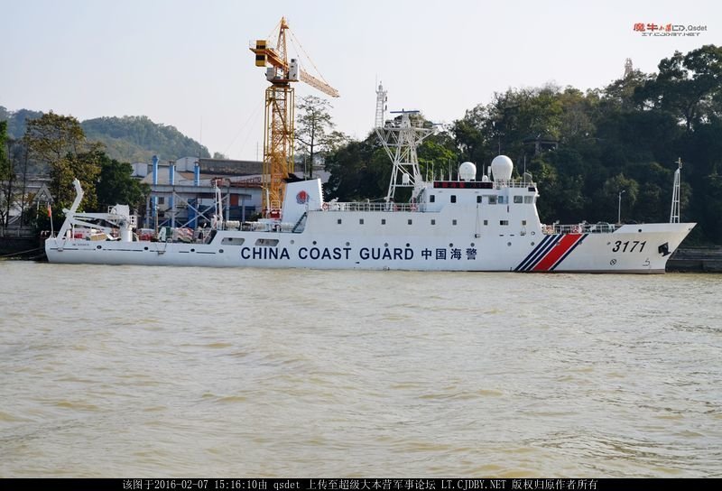 На китайской судоверфи по ночам полным ходом идет строительство военных кораблей