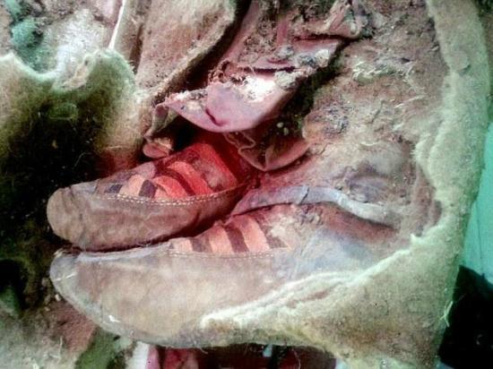 На ногах мумии - пара сапог. (Источник фото: Тайваньский облачный новостной сайт "ETtoday")