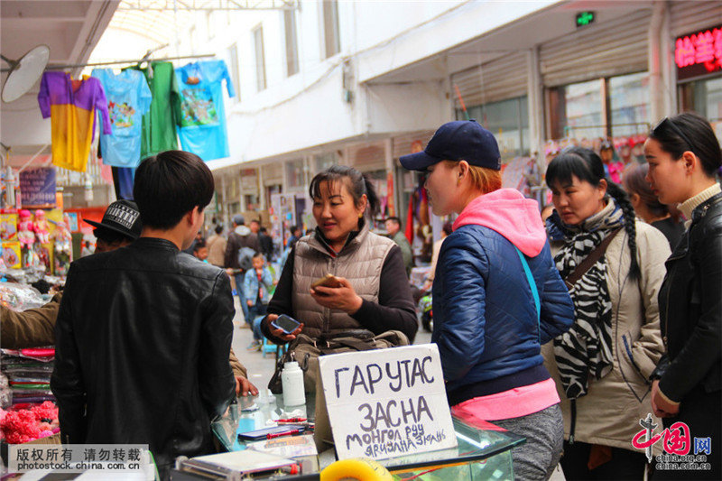 Монголы едут за покупками в Китай на машинах «УАЗ-469» 