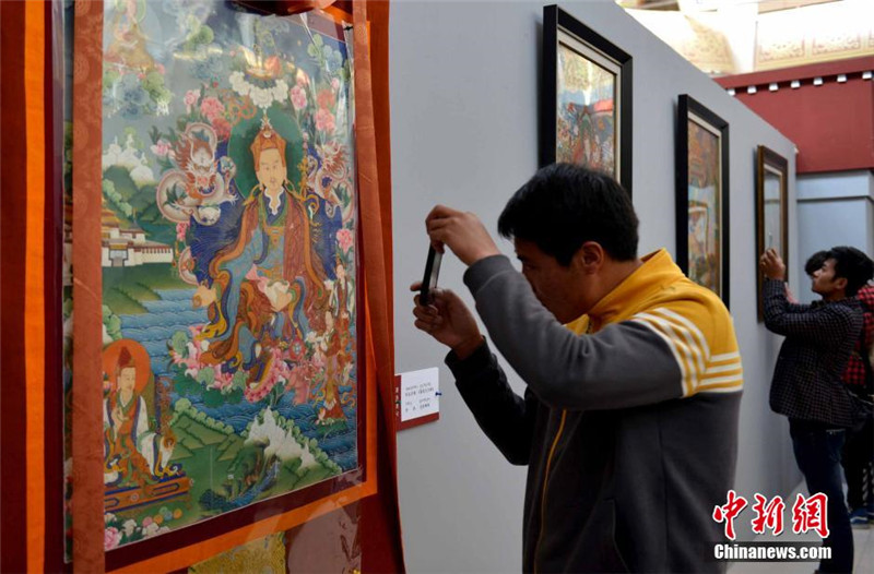 В Лхасе открылась выставка гобеленов с изображением Будды 