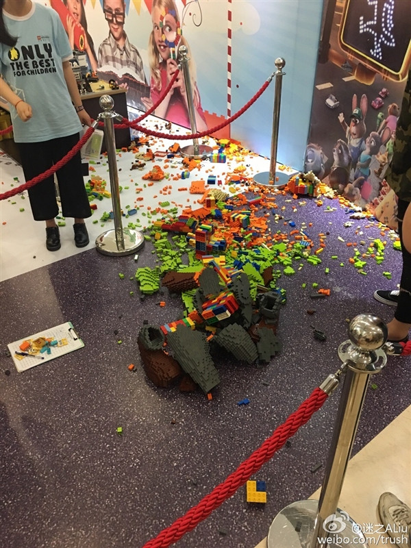 Ребенок сломал LEGO-статую лиса из «Зверополиса» за 15 тыс. долларов
