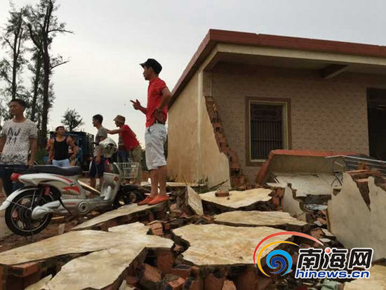 Смерчи обрушились на село провинции Хайнань, один человек погиб
