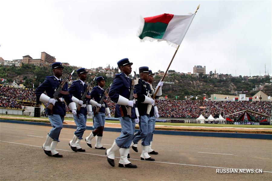 В Мадагаскаре прошел военный парад в честь 56-летия независимости страны