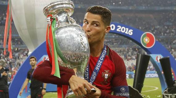 Португалия впервые в истории стала чемпионом Европы по футболу