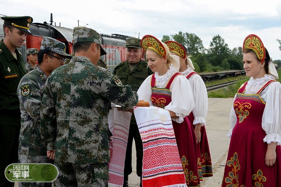 Китайские военные прибыли в Москву для участия в танковом биатлоне