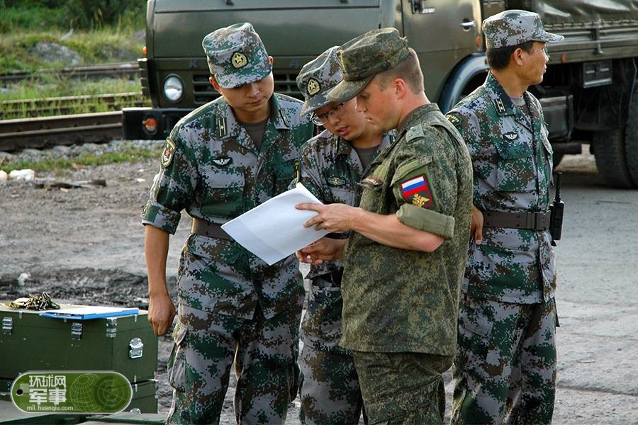 Китайские военные прибыли в Москву для участия в танковом биатлоне