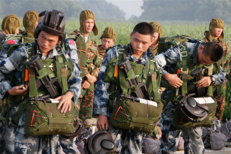 Команда НОАК заняла второе место в первом этапе военного конкурса “Десантный взвод”