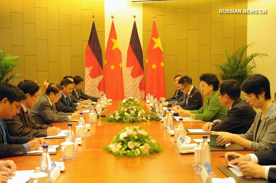 Лю Яньдун встретилась с заместителями премьер-министров Камбоджи и Таиланда