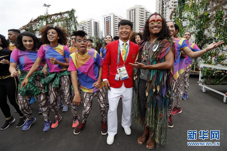 Церемония поднятия флага Китая в олимпийской деревне Рио