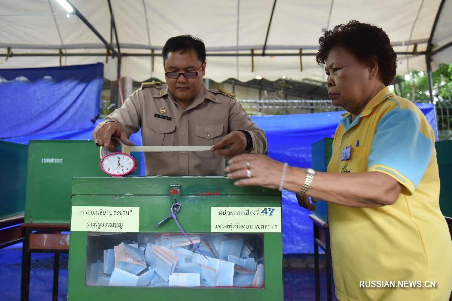 На всенародном референдуме в Таиланде принят проект новой конституции