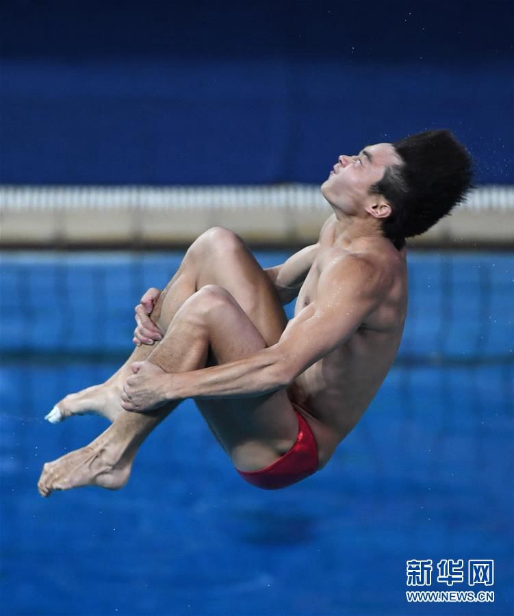 Китайский прыгун в воду Цао Юань завоевал "золото" Олимпиады в Рио-де-Жанейро