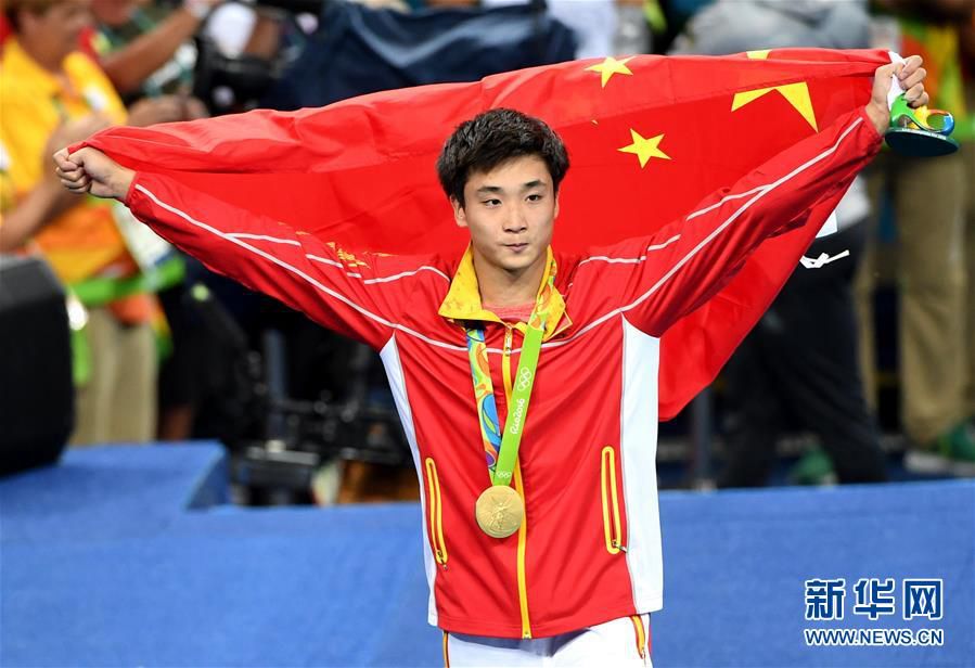 Китайский прыгун в воду Цао Юань завоевал "золото" Олимпиады в Рио-де-Жанейро