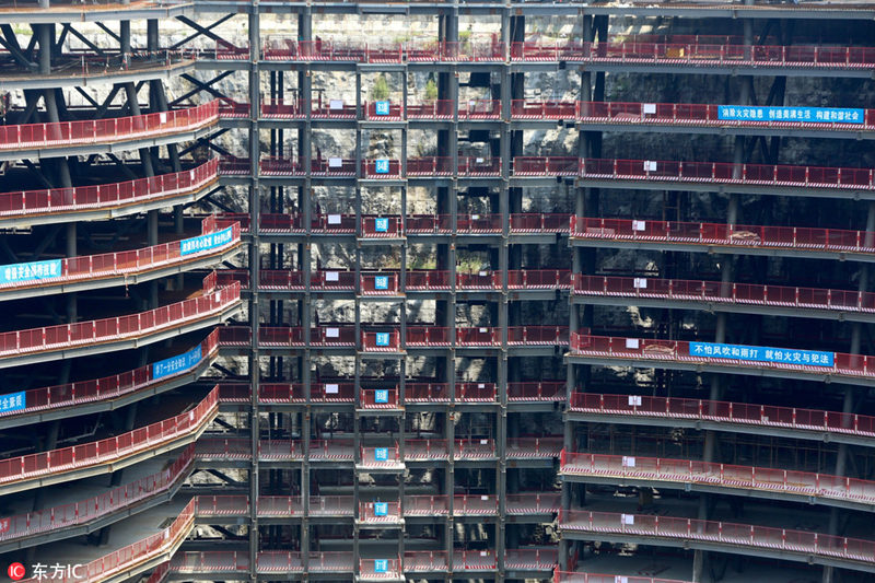 Завершено подземное строительство шанхайской "гостиницы в яме" 