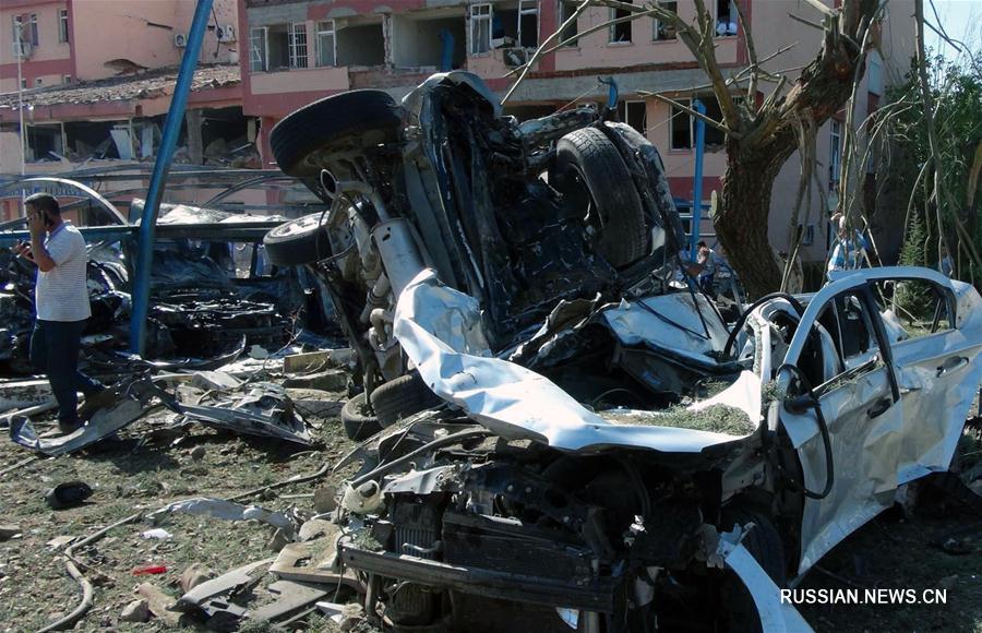 Три человека погибли и еще 100 получили ранения в результате взрыва автомобиля в Турции