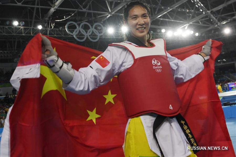 Китайская спортсменка Чжэн Шуинь завоевала золотую медаль ОИ по тхэквондо в весовой категории свыше 67 кг