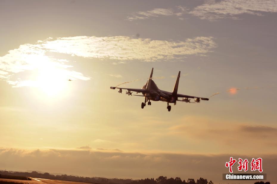 Военные самолеты ВВС НОАК отправились в западную часть Тихого океана