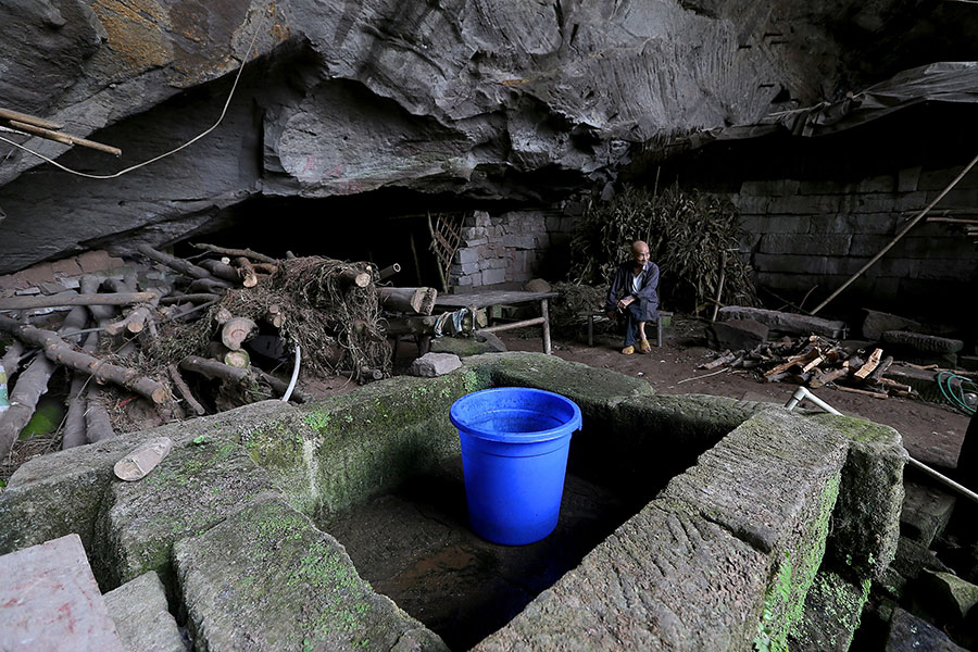 Колодец, из которого пара берет воду каждый день. Фото/VCG