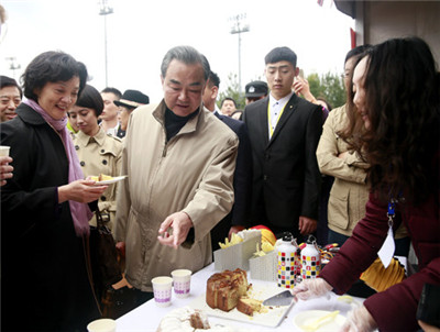 На благотворительной ярмарке в Пекине было собрано свыше 3 миллионов юаней для борьбы с бедностью