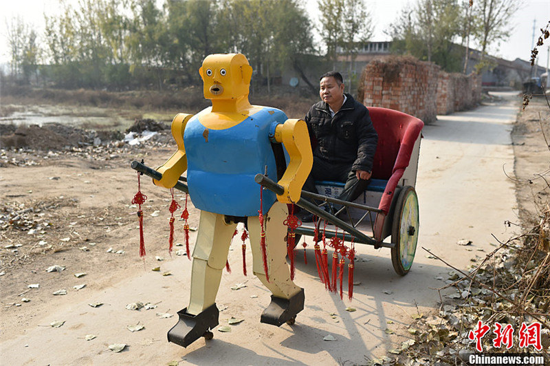 Пекинский крестьянин создал более 60 роботов за 30 лет