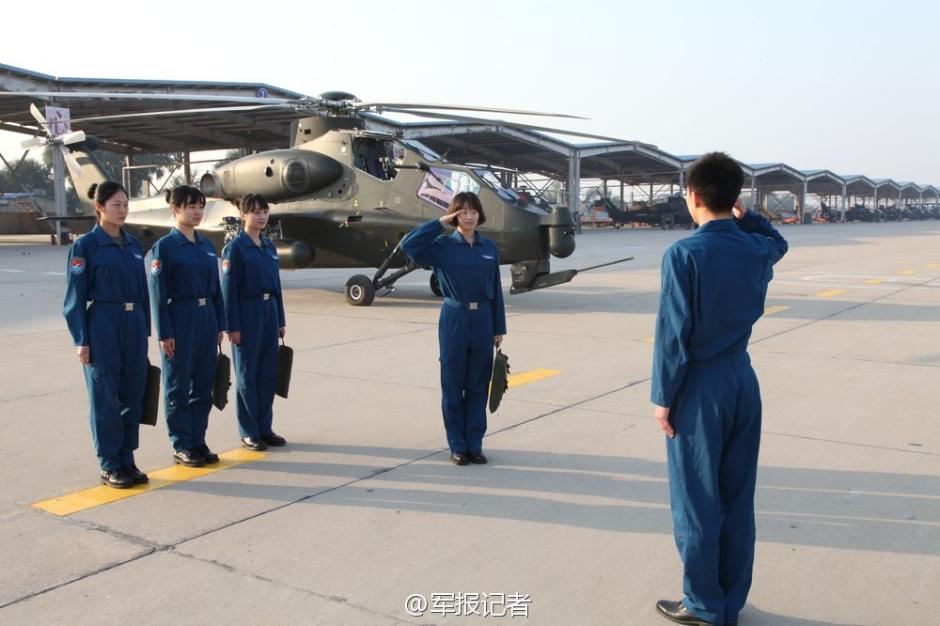 Первые китайские женщины-пилоты вооруженных вертолетов появились на учениях
