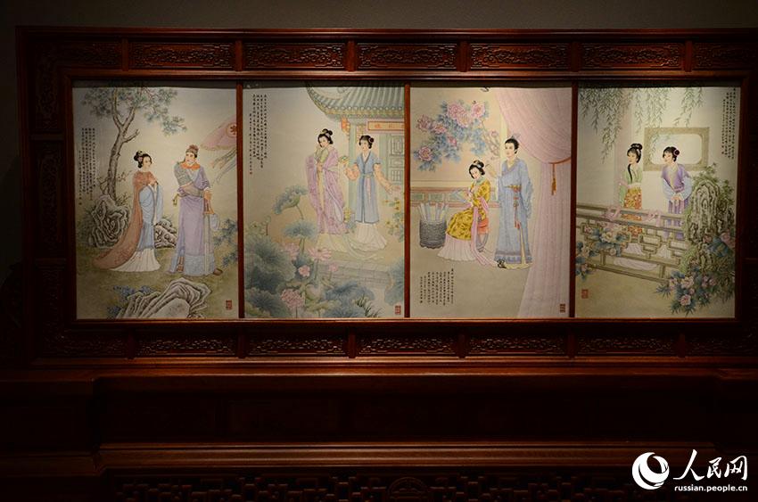 Иностранные журналисты посетили в Наньчане музей искусства на фарфоровой плите
