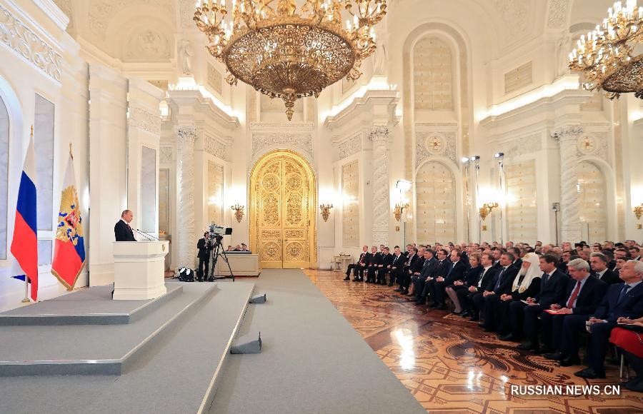 Обзор: Послание В.Путина к Федеральному собранию: Есть уверенность, что все трудности удастся преодолеть
