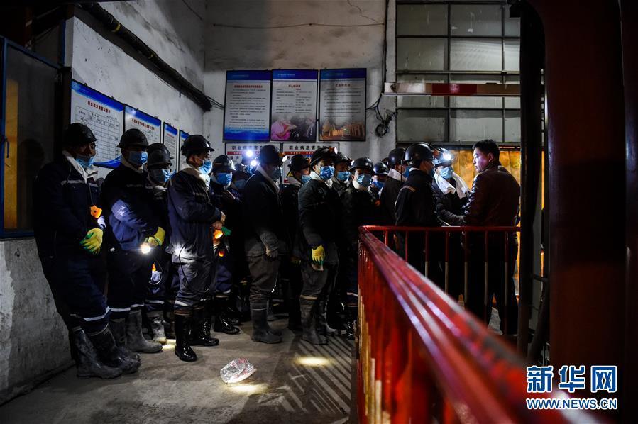 В Северном Китае завершилась спасательная операция на угольной шахте, взрыв газа на которой унес жизни 32 человек