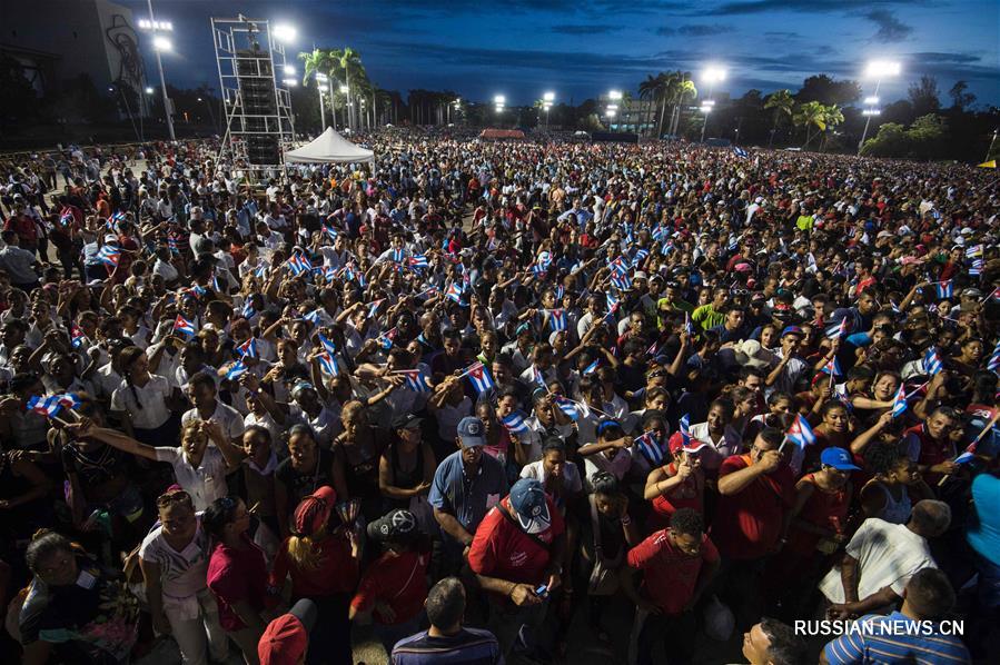 В Сантьяго-де-Куба прошел массовый траурный митинг в память о покойном Фиделе Кастро