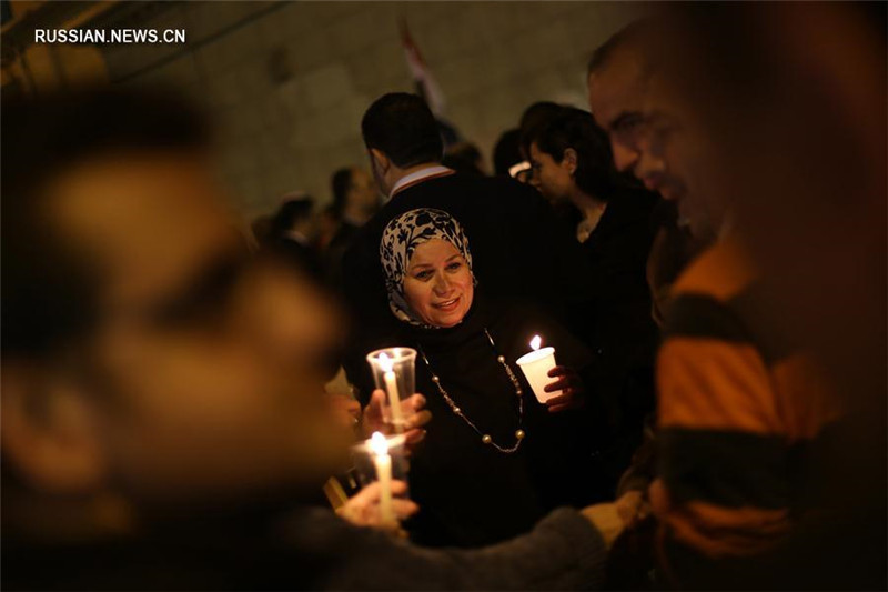 В Каире почтили память жертв взрыва вблизи коптского собора