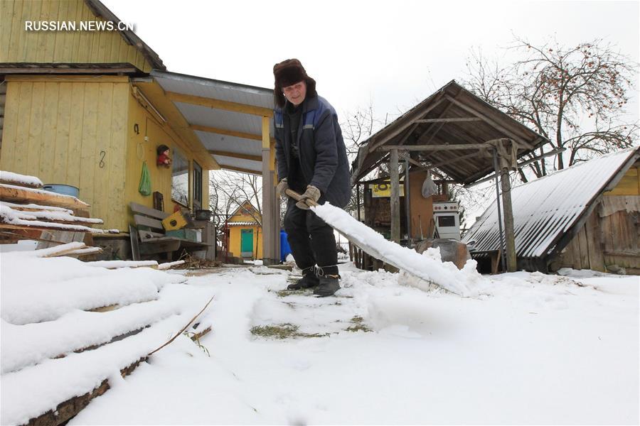 Зимняя жизнь в белорусской деревне