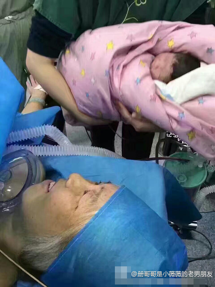 64-летняя китаянка родила ребенка