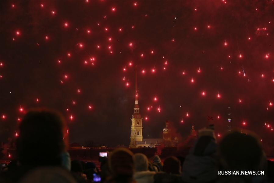 Новогодний фейерверк в Петербурге