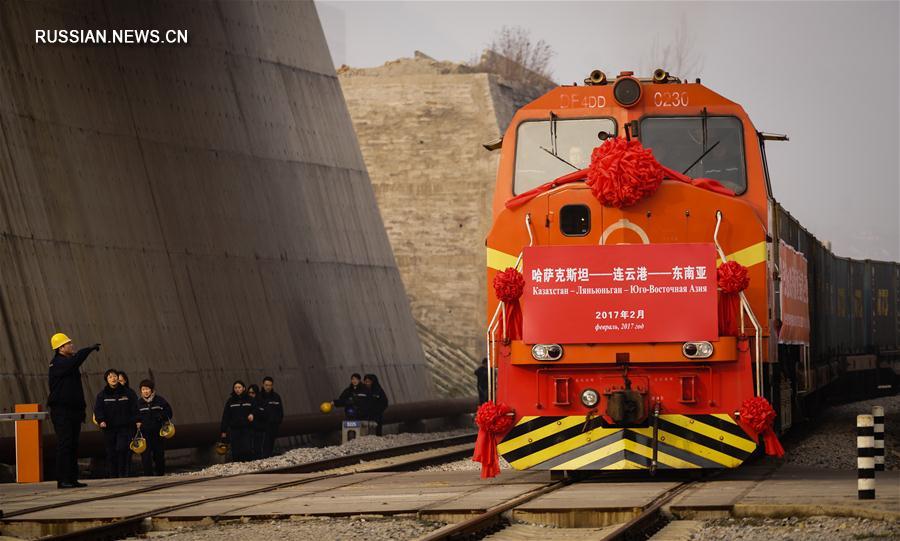 По китайско-казахстанскому трансграничному коридору переправляется первая партия зерна