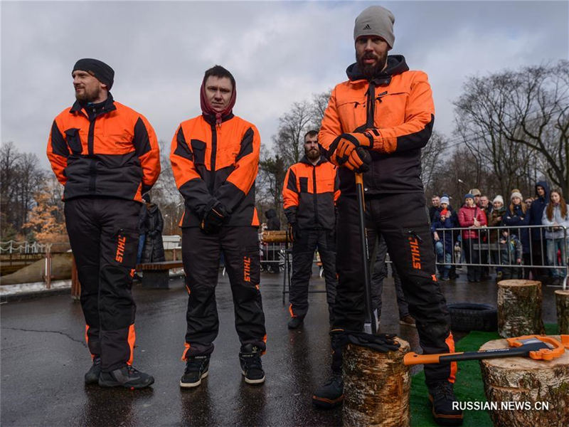 Чемпионат по рубке дров прошел в парке "Сокольники"