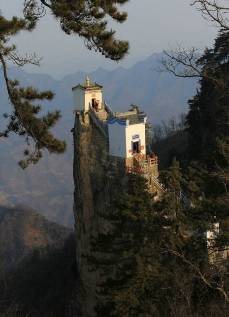 Самый опасный дом в мире: храм в провинции Шэньси