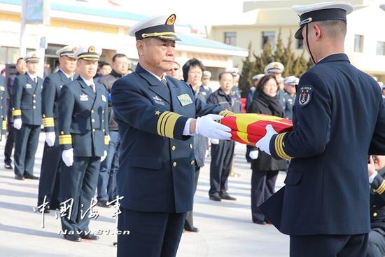 ВМС Китая приняли на вооружение новый учебный корабль