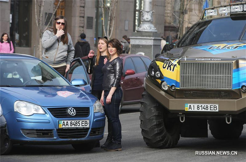 В честь 8 Марта в Киеве состоялось традиционное женское авторалли