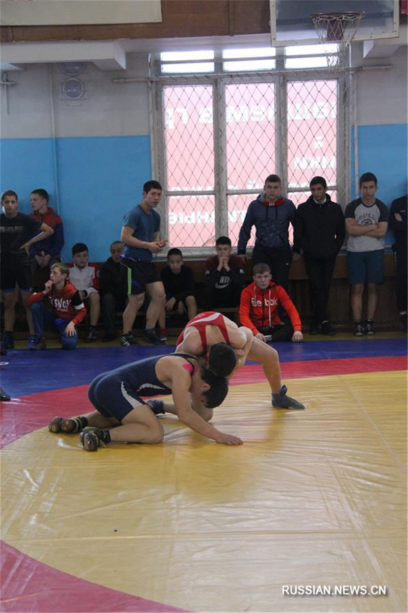 Во Владивостоке прошли юношеские соревнования по греко-римской борьбе