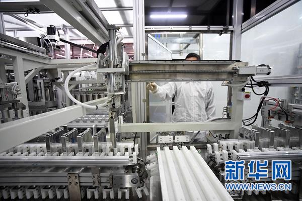 В тестовую эксплуатацию введена первая в Китае автоматизированная линия по производству литий-ионных аккумуляторов большой емкости