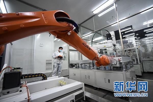 В тестовую эксплуатацию введена первая в Китае автоматизированная линия по производству литий-ионных аккумуляторов большой емкости