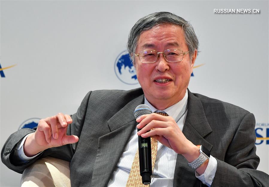 Чжоу Сяочуань призвал сохранять бдительность в борьбе с повторной инфляцией