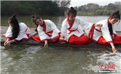 Девушки отметили традиционный праздник «Шансы» в провинции Цзянсу
