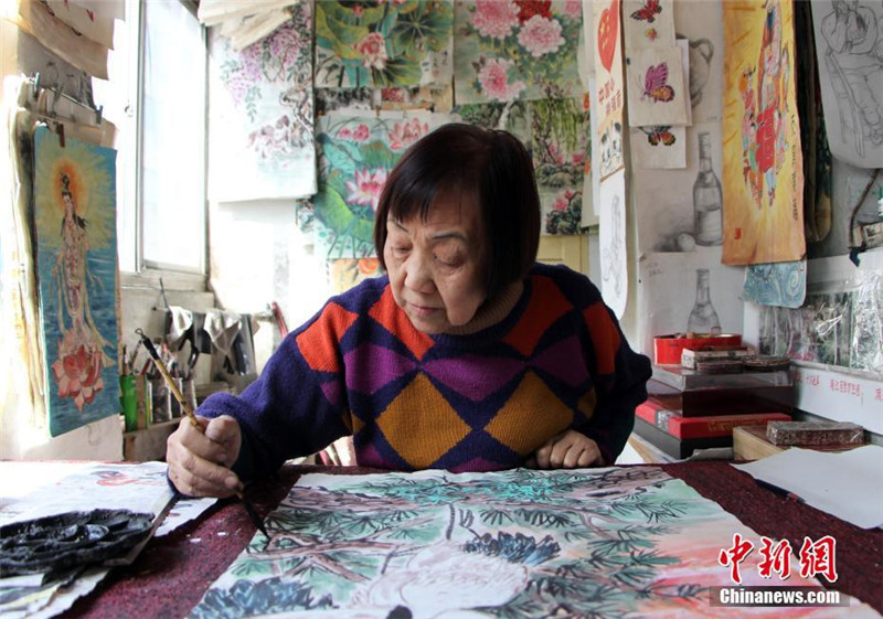 Пенсионерка из провинции Хэбэй нарисовала более 10 тысяч картин