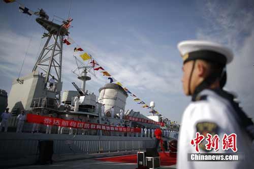 Завершившие службу китайские корабли вошли в "авианосную группу" в тематическом парке Тяньцзиня