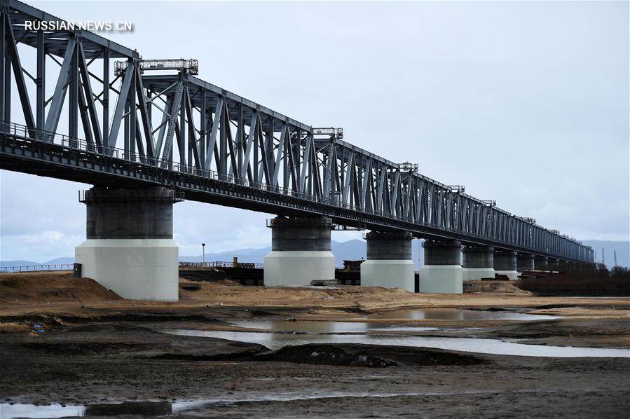 Строительство железнодорожного моста на российско-китайской границе в провинции Хэйлунцзян