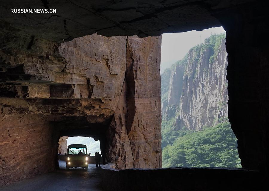 Тоннель Голяндун: километровый "коридор в отвесной скале", проложенный вручную